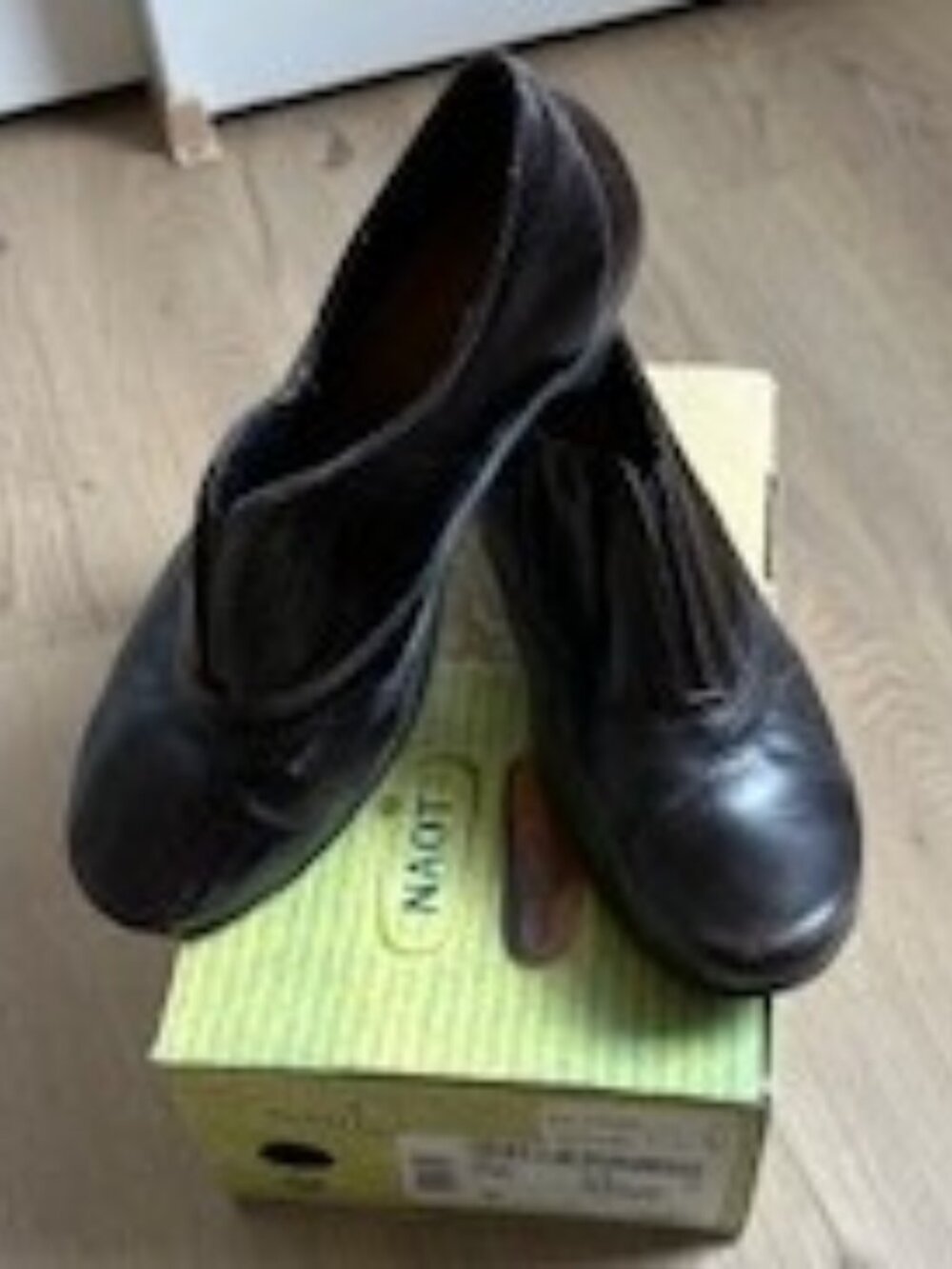 Brown shoe boots